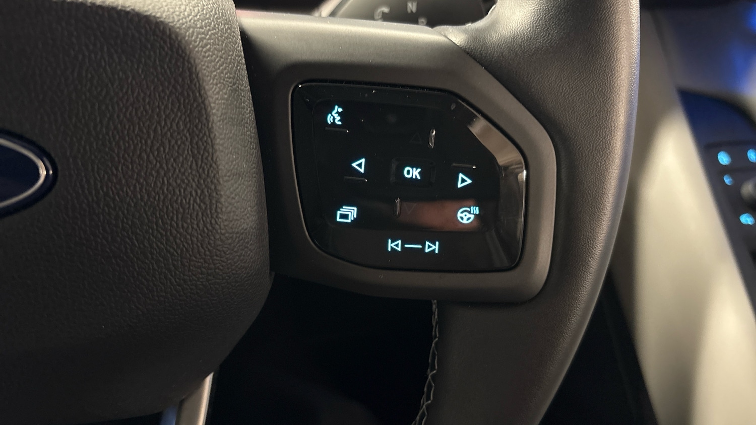 Used Ford Explorer 2025 for sale - 77915879: Photo 34