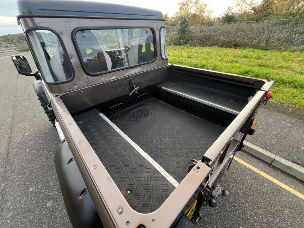 Used Land Rover Defender 90 1989 for sale - 76439122: Photo 17