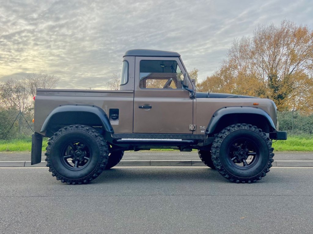 Used Land Rover Defender 90 1989 for sale - 76439122: Photo 8