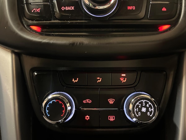 Used Vauxhall Zafira Tourer 2013 for sale - 76251307: Photo 25