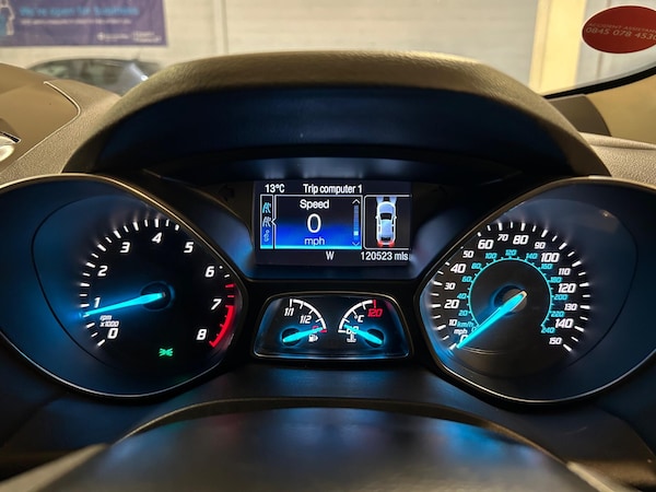 Used Ford Kuga 2015 for sale - 76238926: Photo 29