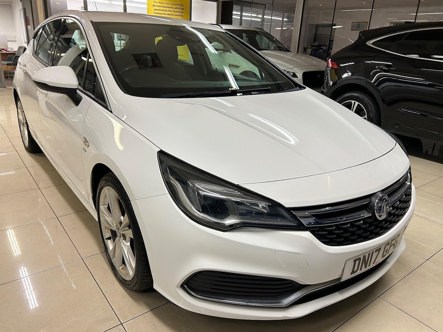 Used Vauxhall Astra 2017 for sale - 76500003: Photo 1