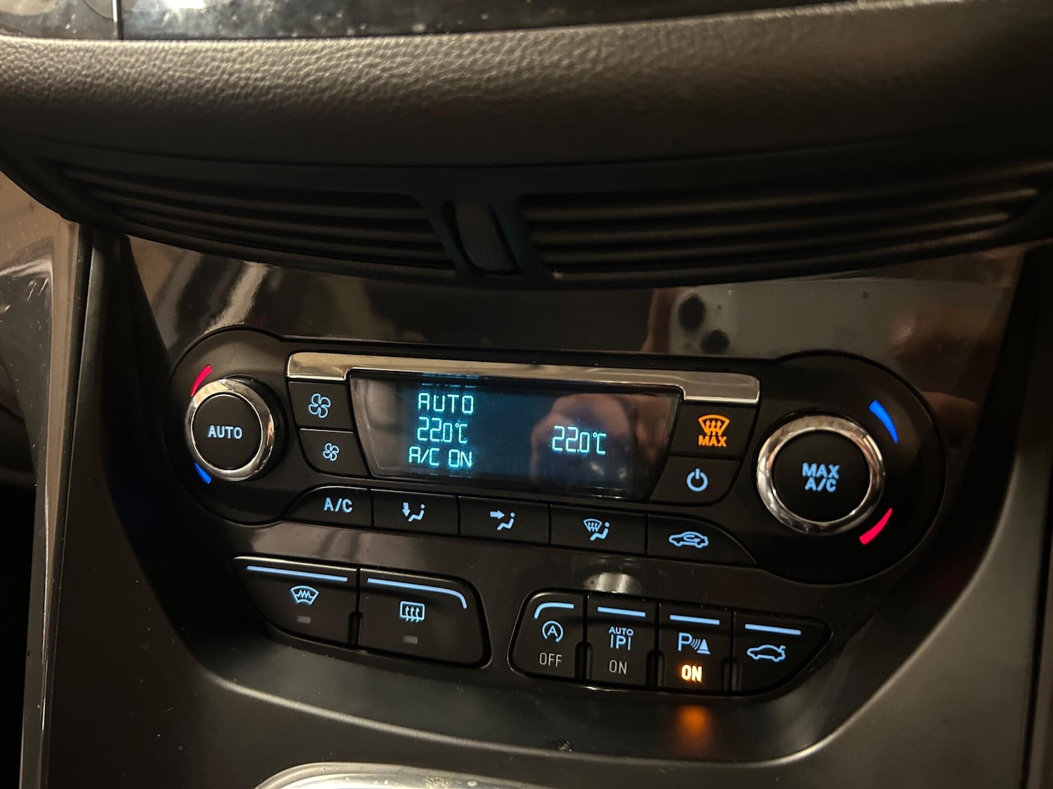 Used Ford Kuga 2015 for sale - 76188416: Photo 29