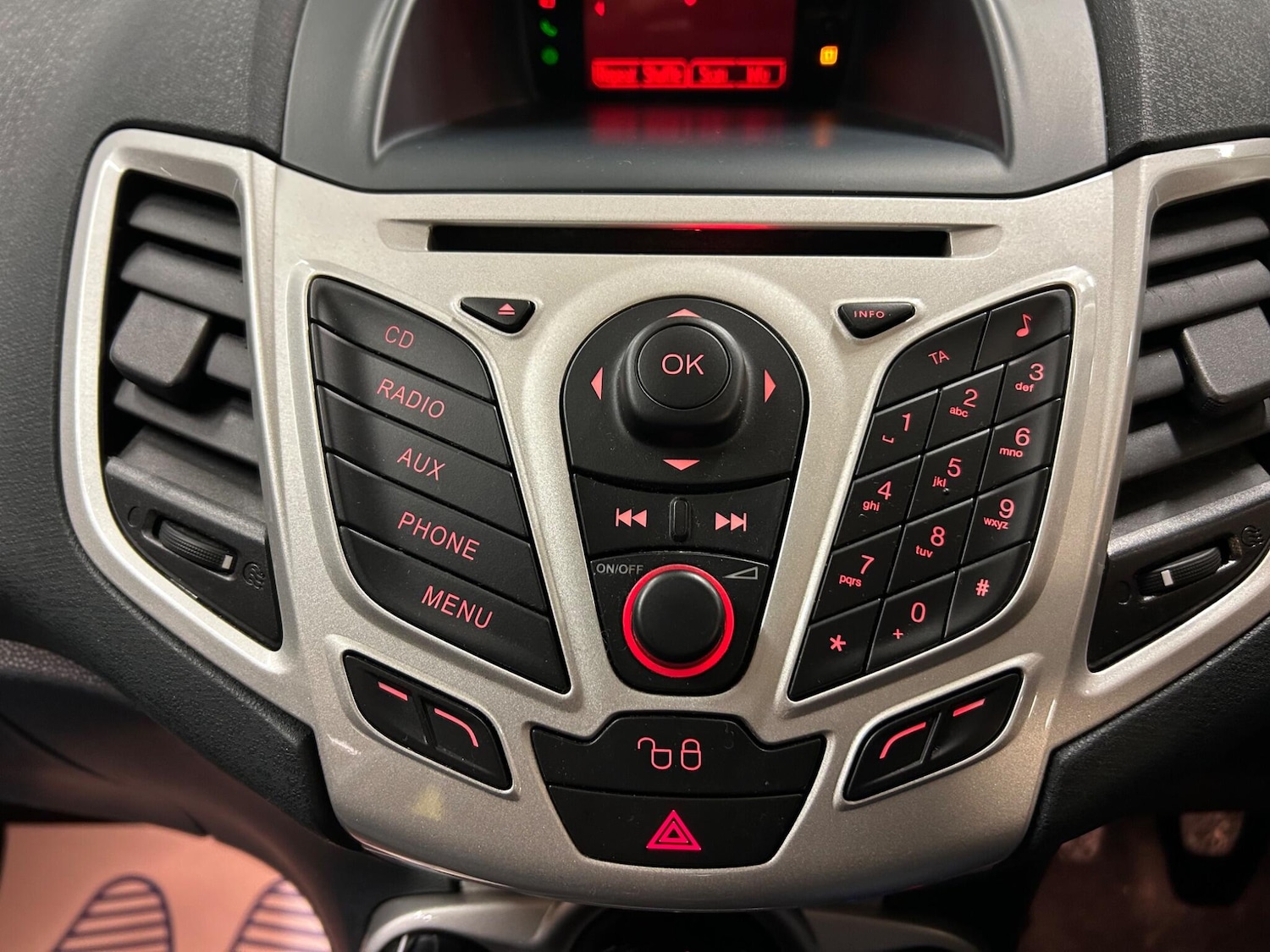 Used Ford Fiesta 2011 for sale - 76633689: Photo 22