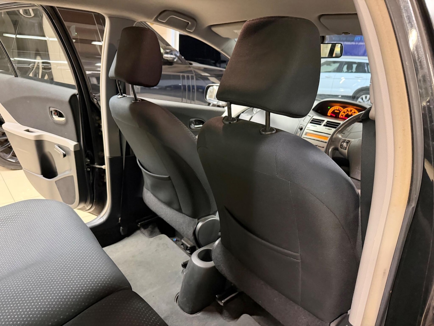 Used Toyota Yaris 2010 for sale - 76634031: Photo 15