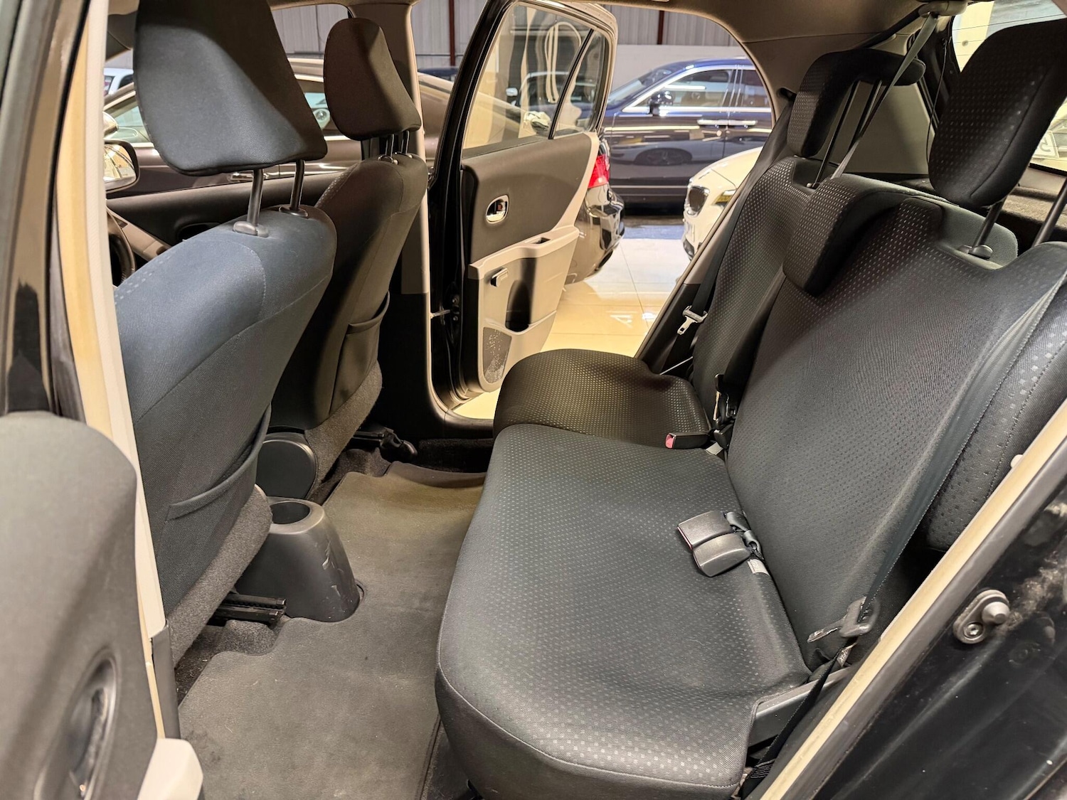 Used Toyota Yaris 2010 for sale - 76634031: Photo 19