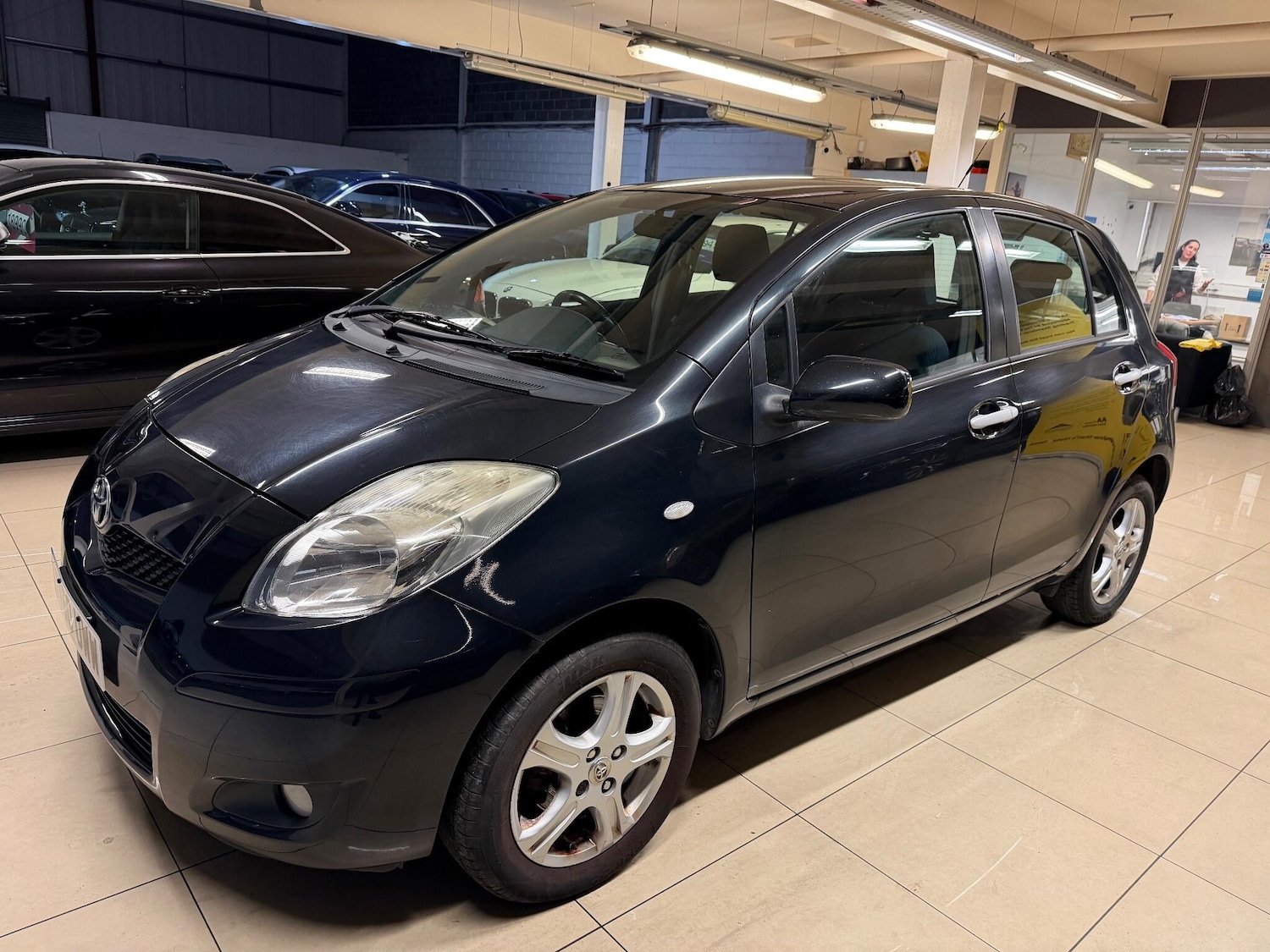 Used Toyota Yaris 2010 for sale - 76634031: Photo 4