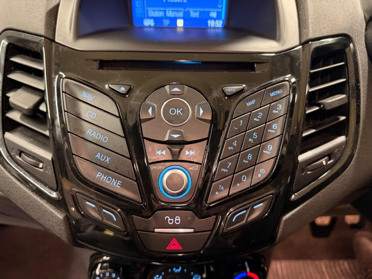 Used Ford Fiesta 2017 for sale - 76633556: Photo 21