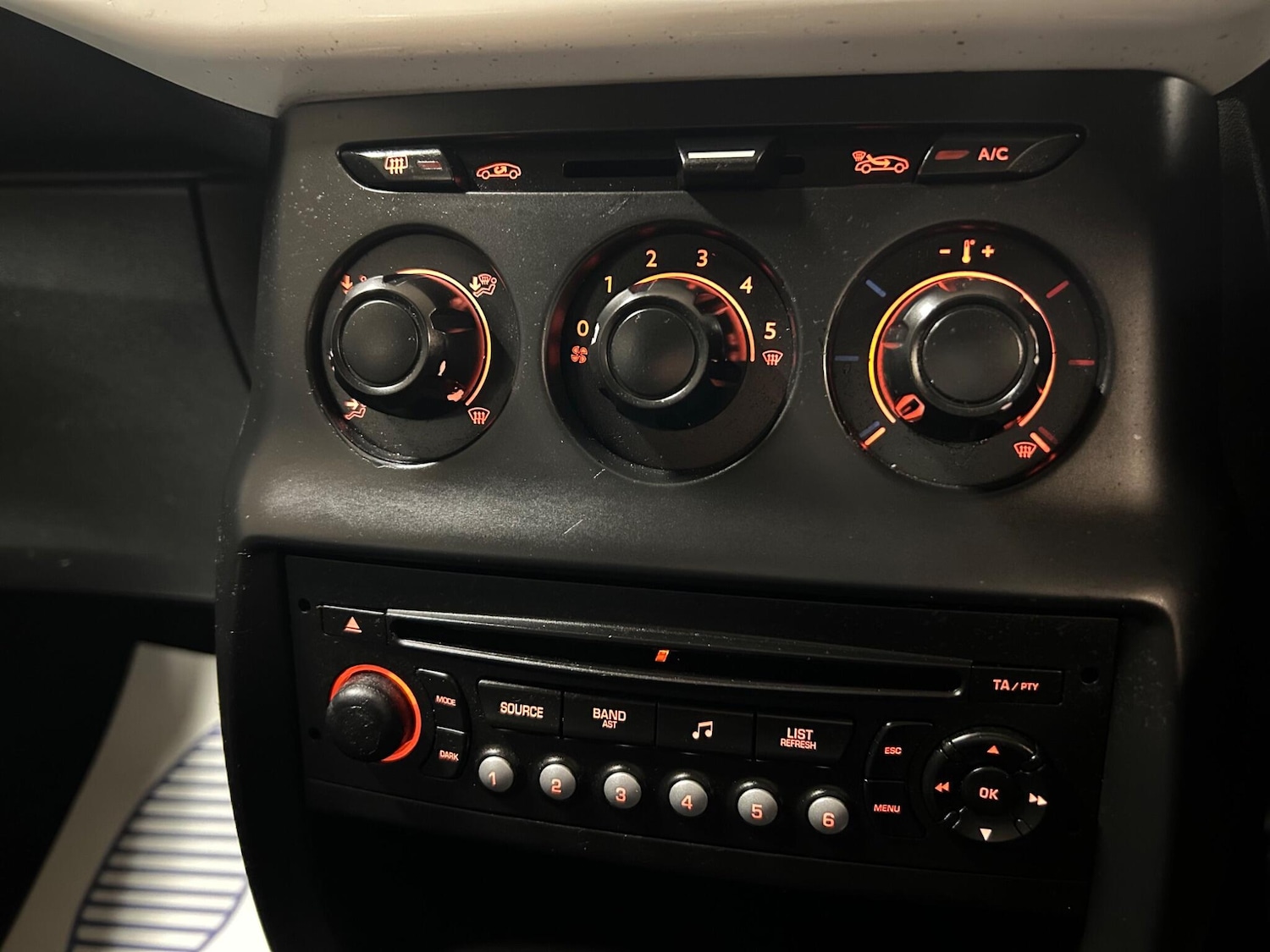 Citroen C3 (12) - 1.4i Black Euro 5 5dr - Image 26