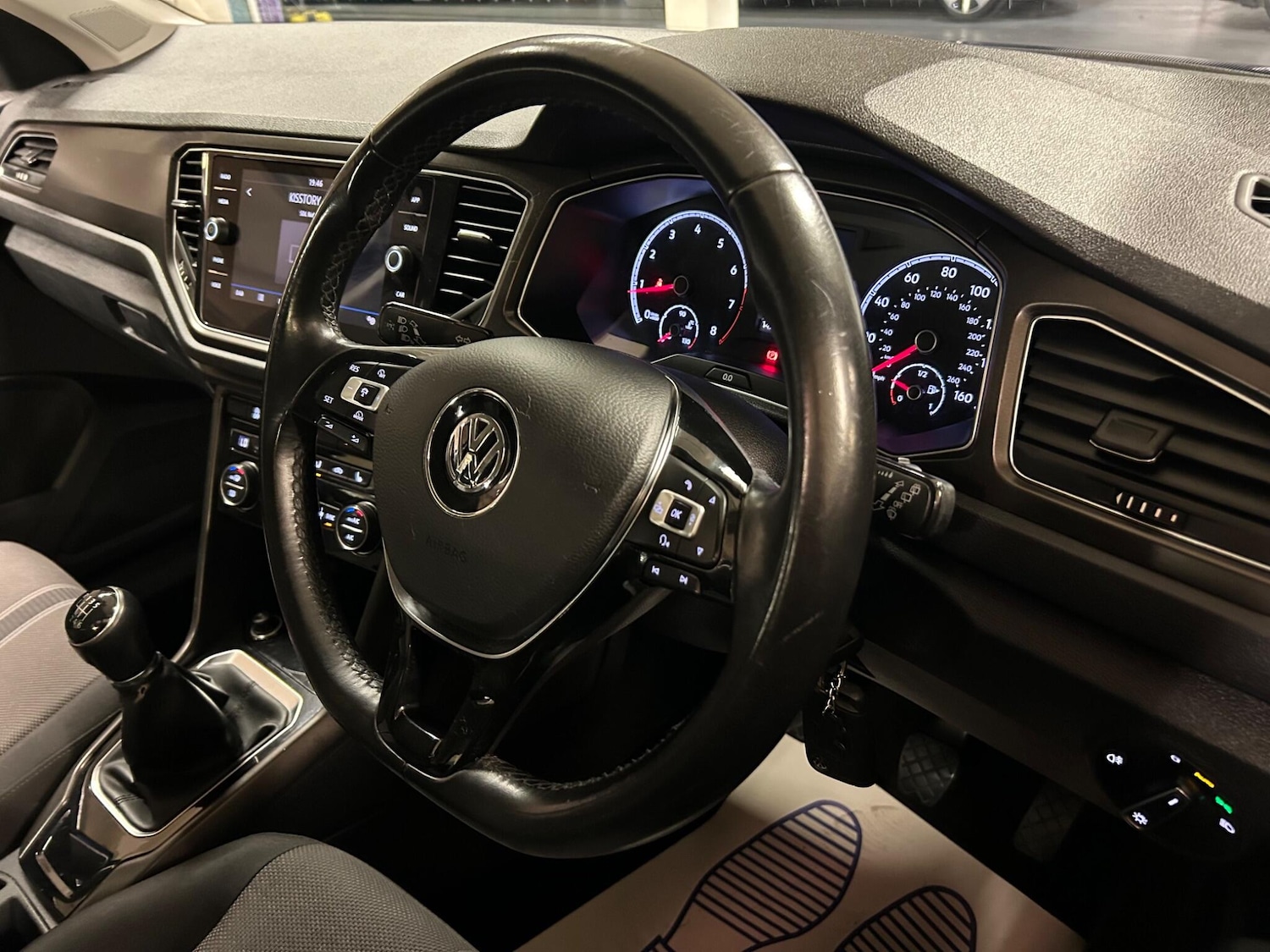 Used Volkswagen T-Roc 2018 for sale - 76151931: Photo 19