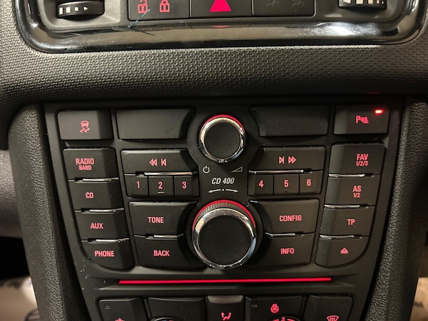 Used Vauxhall Meriva 2015 for sale - 76043353: Photo 21