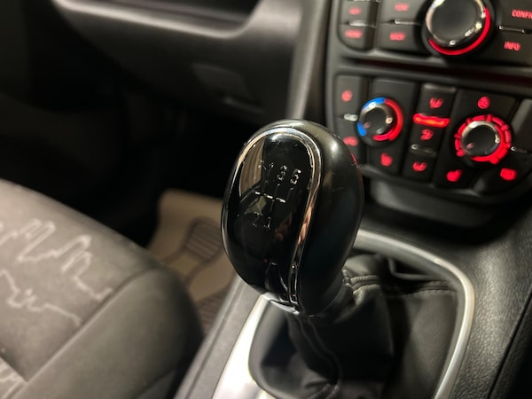 Used Vauxhall Meriva 2015 for sale - 76043353: Photo 22