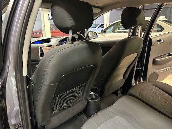 Used Hyundai i20 2011 for sale - 76188963: Photo 18