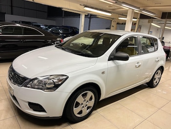 Used Kia Ceed 2011 for sale - 76388899: Photo