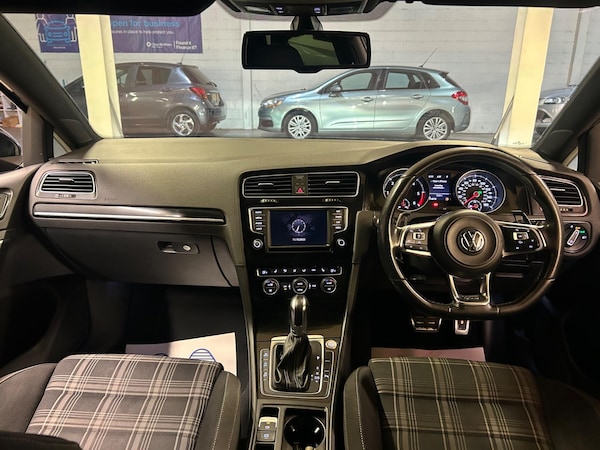 Used Volkswagen Golf 2016 for sale - 76306617: Photo 29