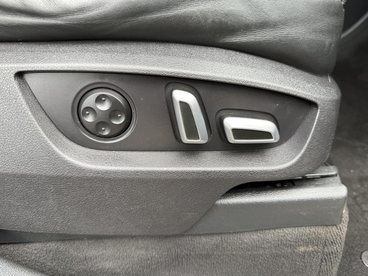 Used Audi Q7 2014 for sale - 77710775: Photo 43