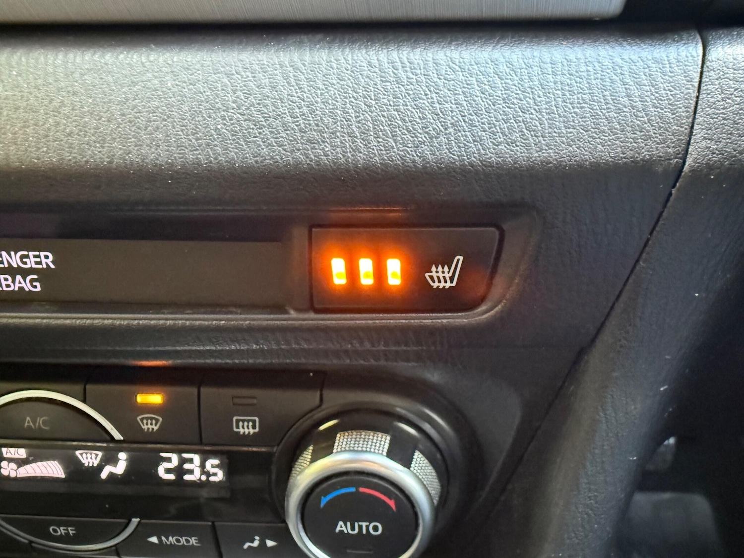 Used Mazda Mazda3 2014 for sale - 76634273: Photo 16