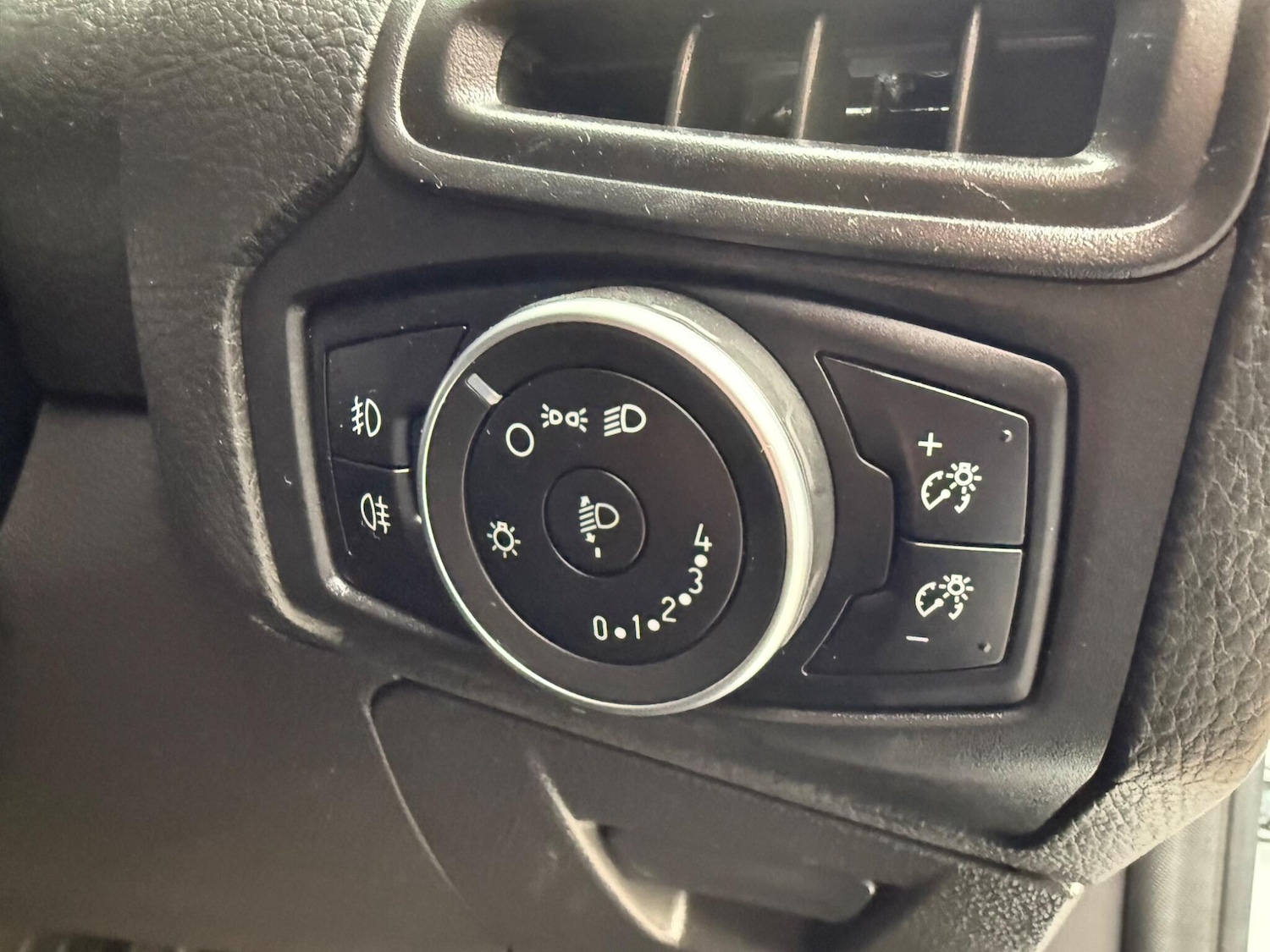 Used Ford Focus 2015 for sale - 76786613: Photo 15