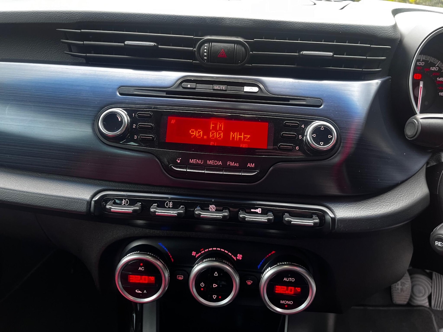 Used Alfa Romeo Giulietta 2011 for sale - 76457466: Photo 17