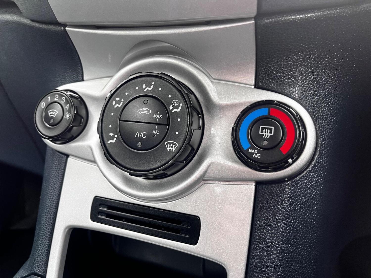 Used Ford Fiesta 2011 for sale - 76425845: Photo 18