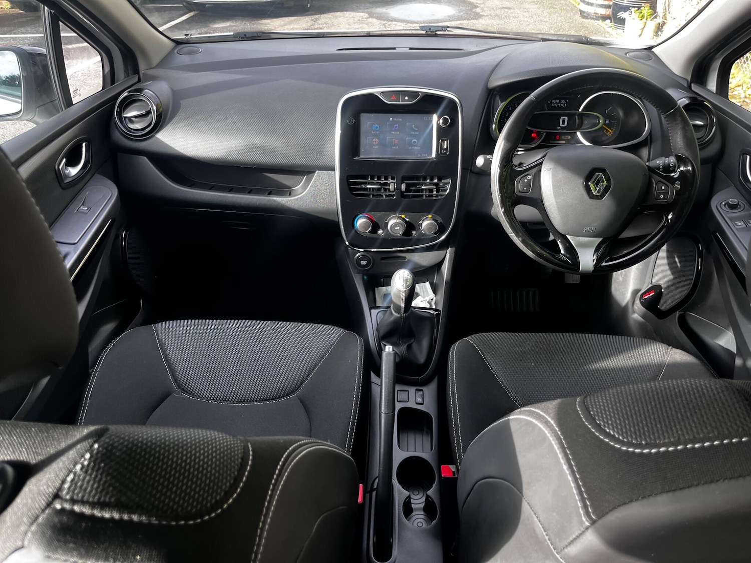 Used Renault Clio 2015 for sale - 76484621: Photo 15