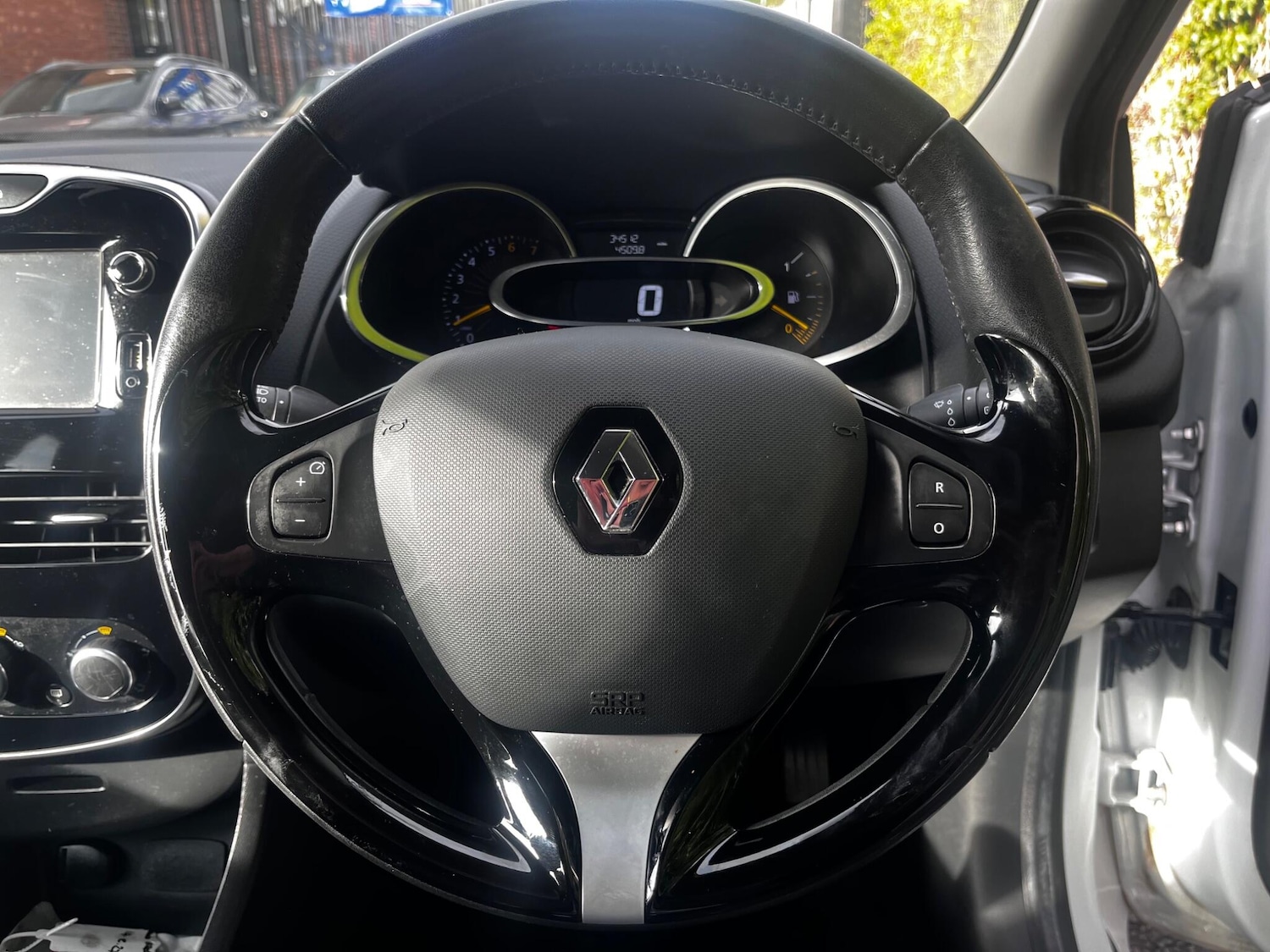 Used Renault Clio 2015 for sale - 76484621: Photo 16