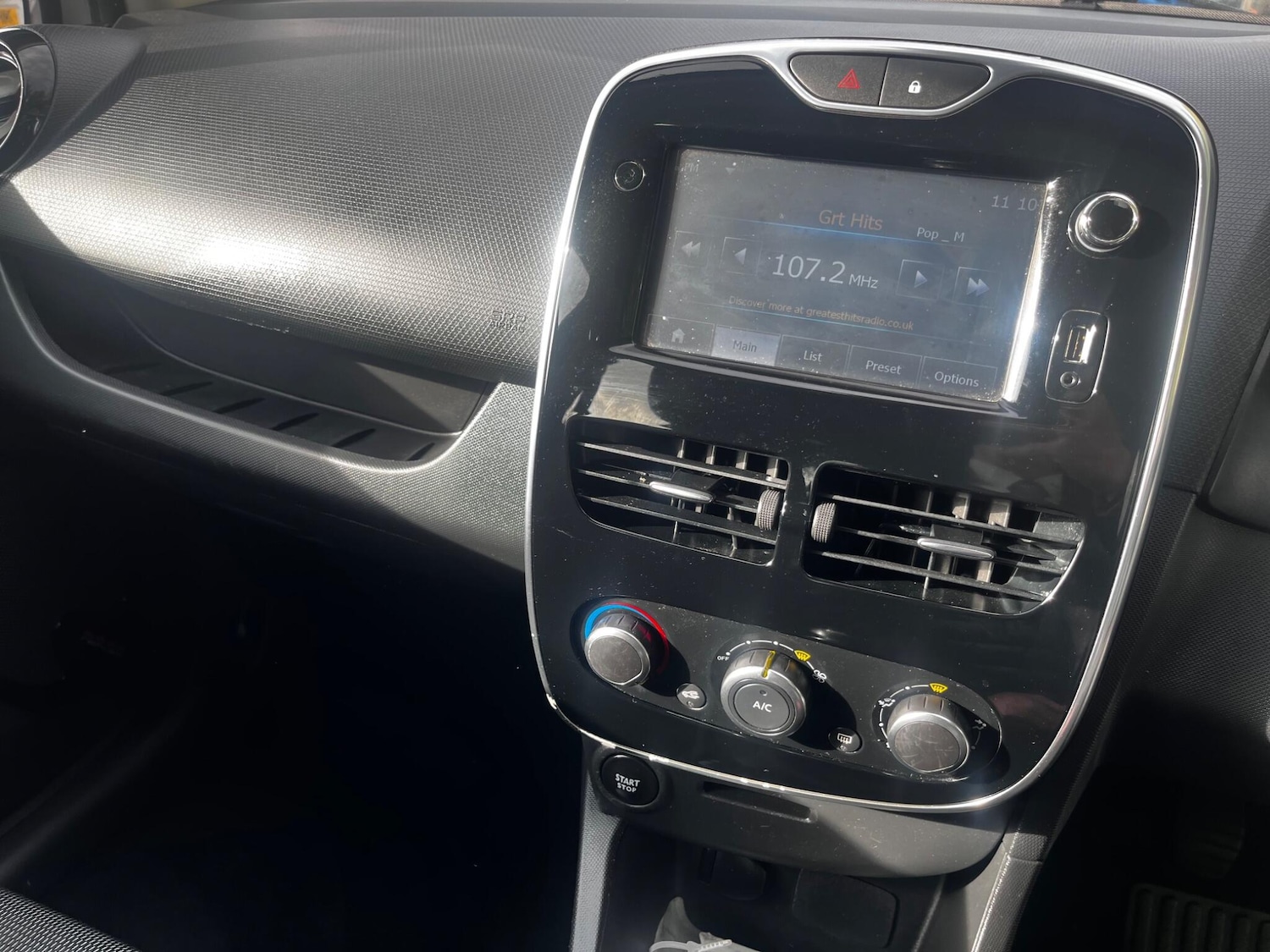 Used Renault Clio 2015 for sale - 76484621: Photo 17