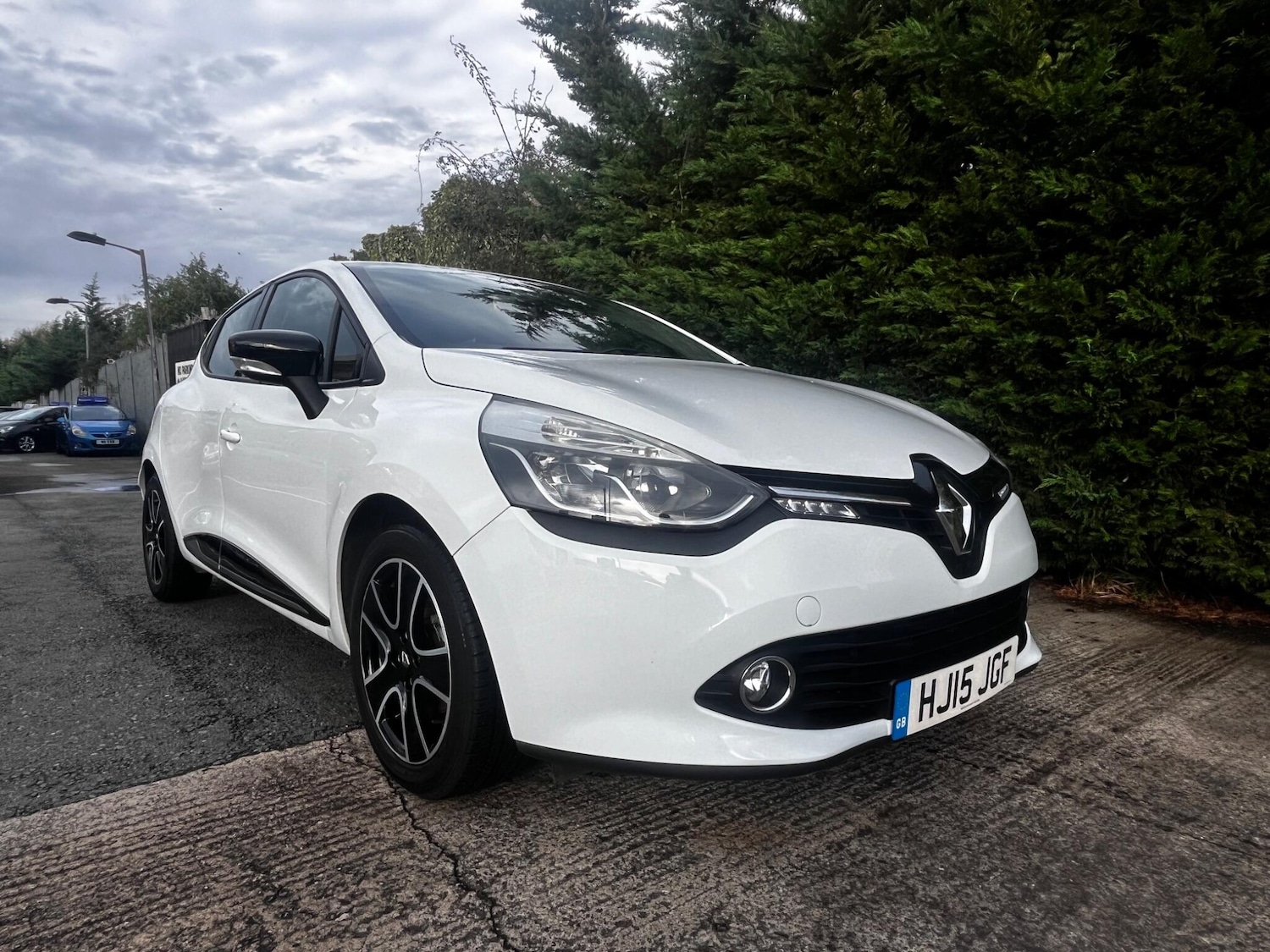 Used Renault Clio 2015 for sale - 76484621: Photo 2