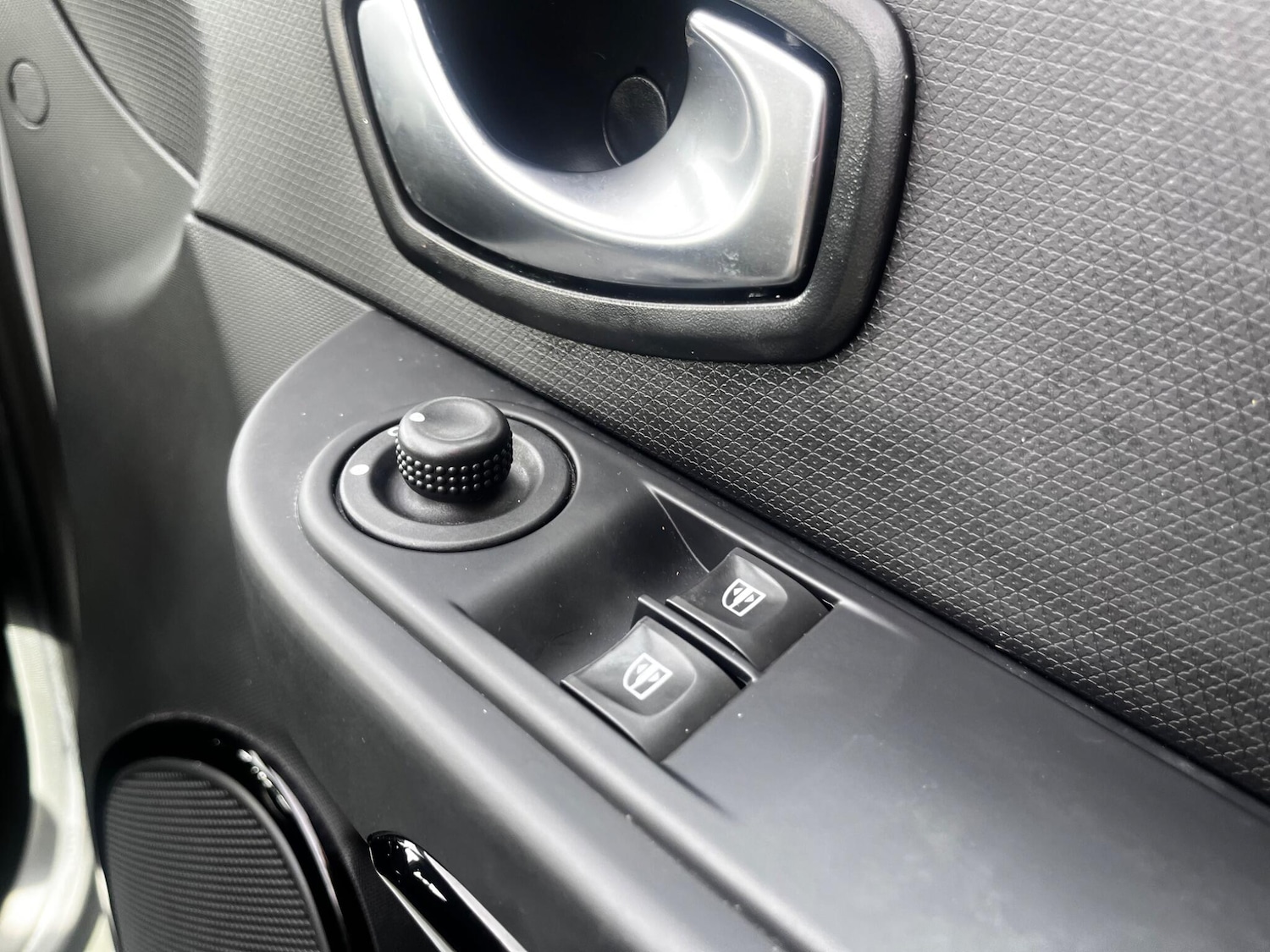 Used Renault Clio 2015 for sale - 76484621: Photo 21