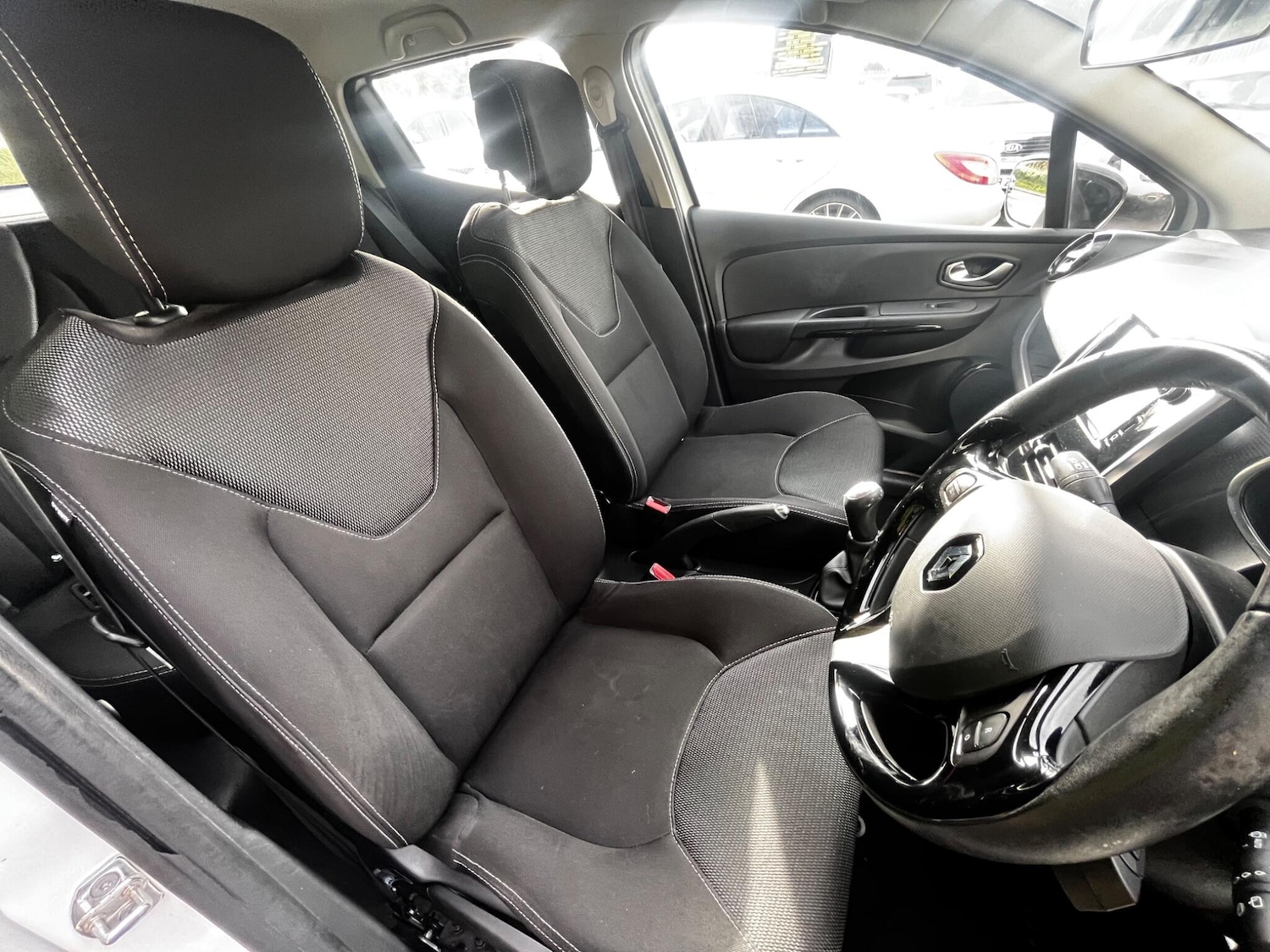 Used Renault Clio 2015 for sale - 76484621: Photo 22