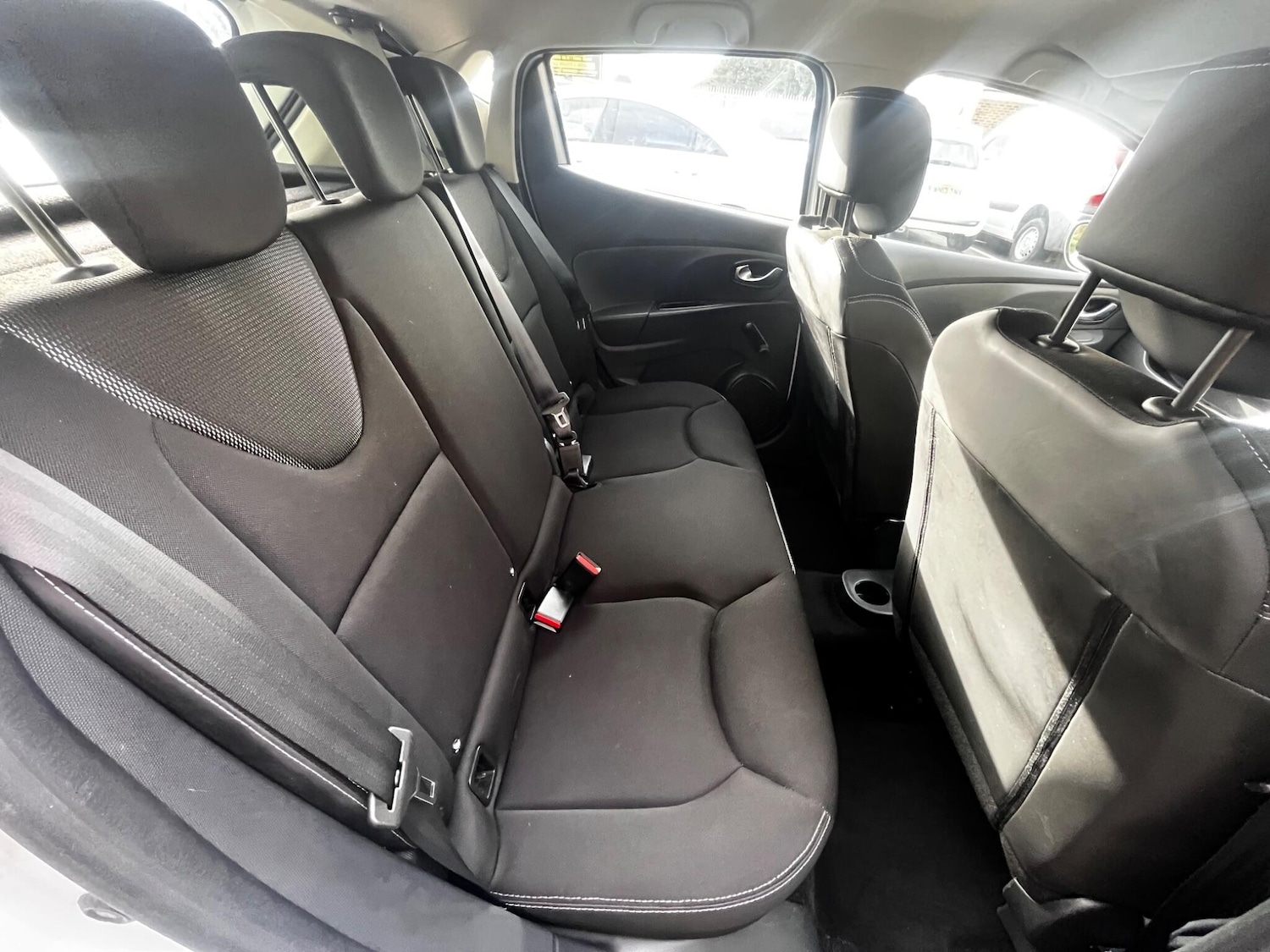 Used Renault Clio 2015 for sale - 76484621: Photo 24