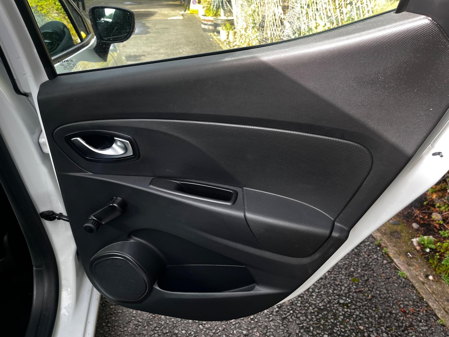 Used Renault Clio 2015 for sale - 76484621: Photo 25