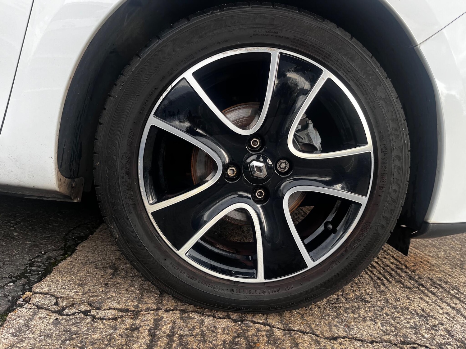 Used Renault Clio 2015 for sale - 76484621: Photo 30