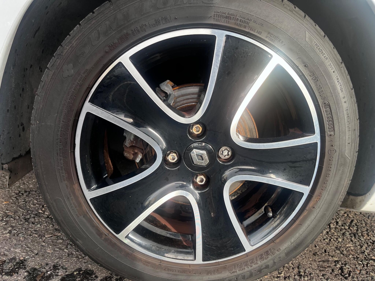 Used Renault Clio 2015 for sale - 76484621: Photo 33