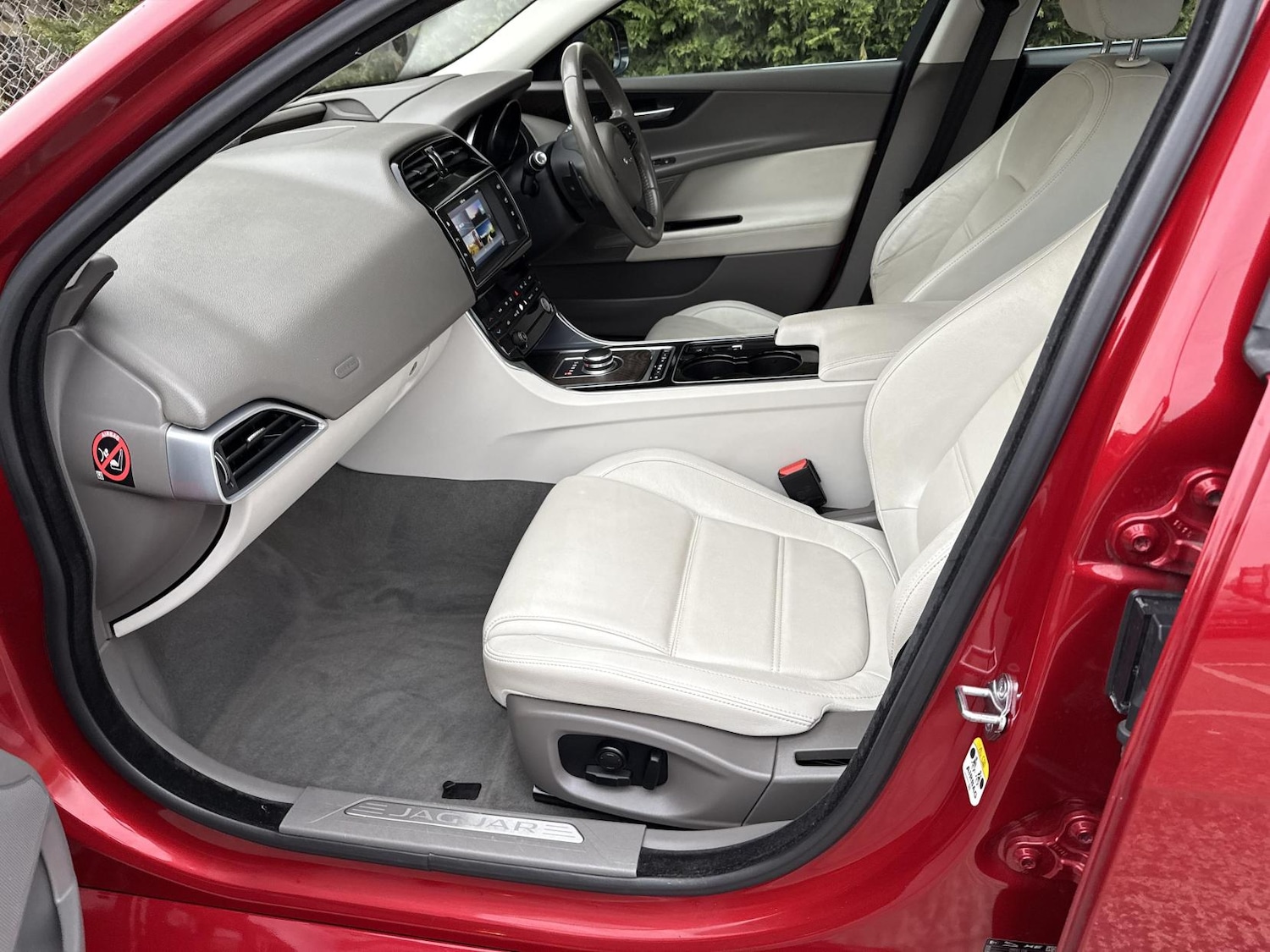 Used Jaguar XE 2015 for sale - 78008709: Photo 13