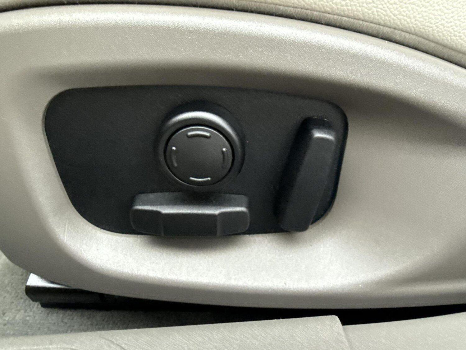 Used Jaguar XE 2015 for sale - 78008709: Photo 44