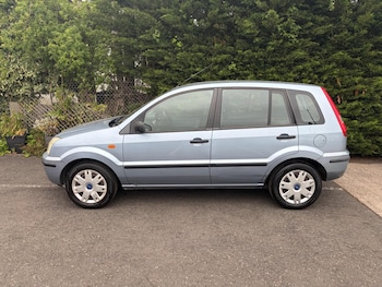 Used Ford Fusion 2005 for sale - 79137138: Photo