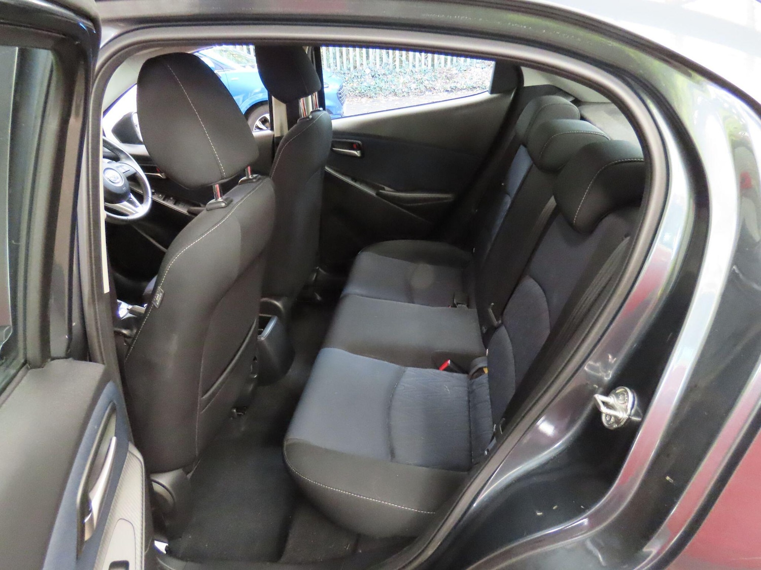 Used Mazda Mazda2 2016 for sale - 76422634: Photo 8