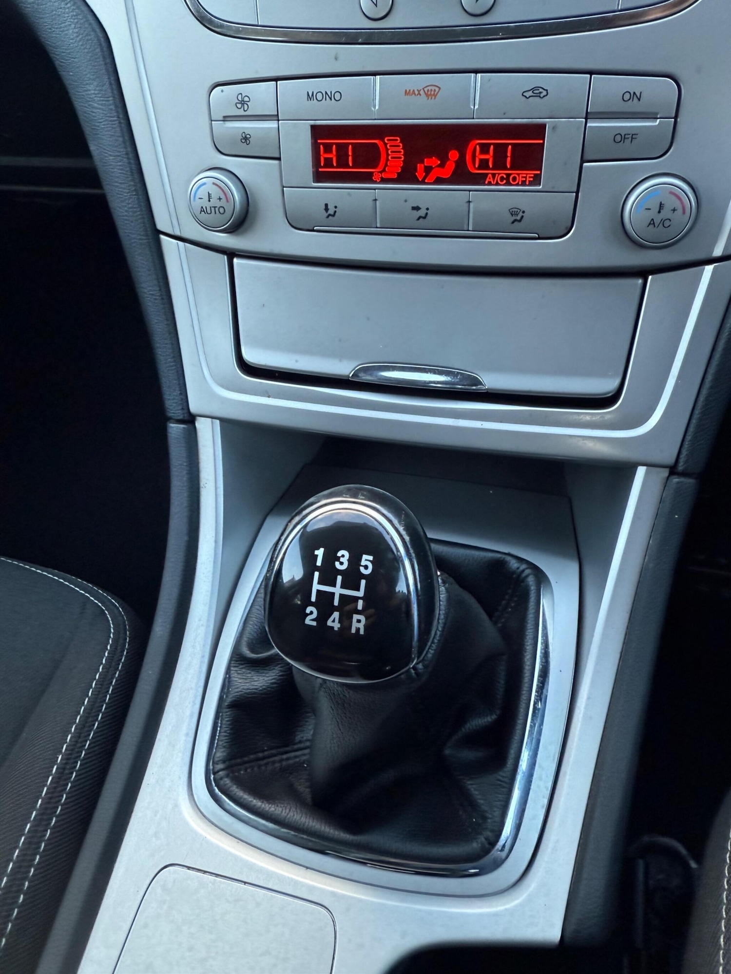 Used Ford Mondeo 2010 for sale - 76377675: Photo 45