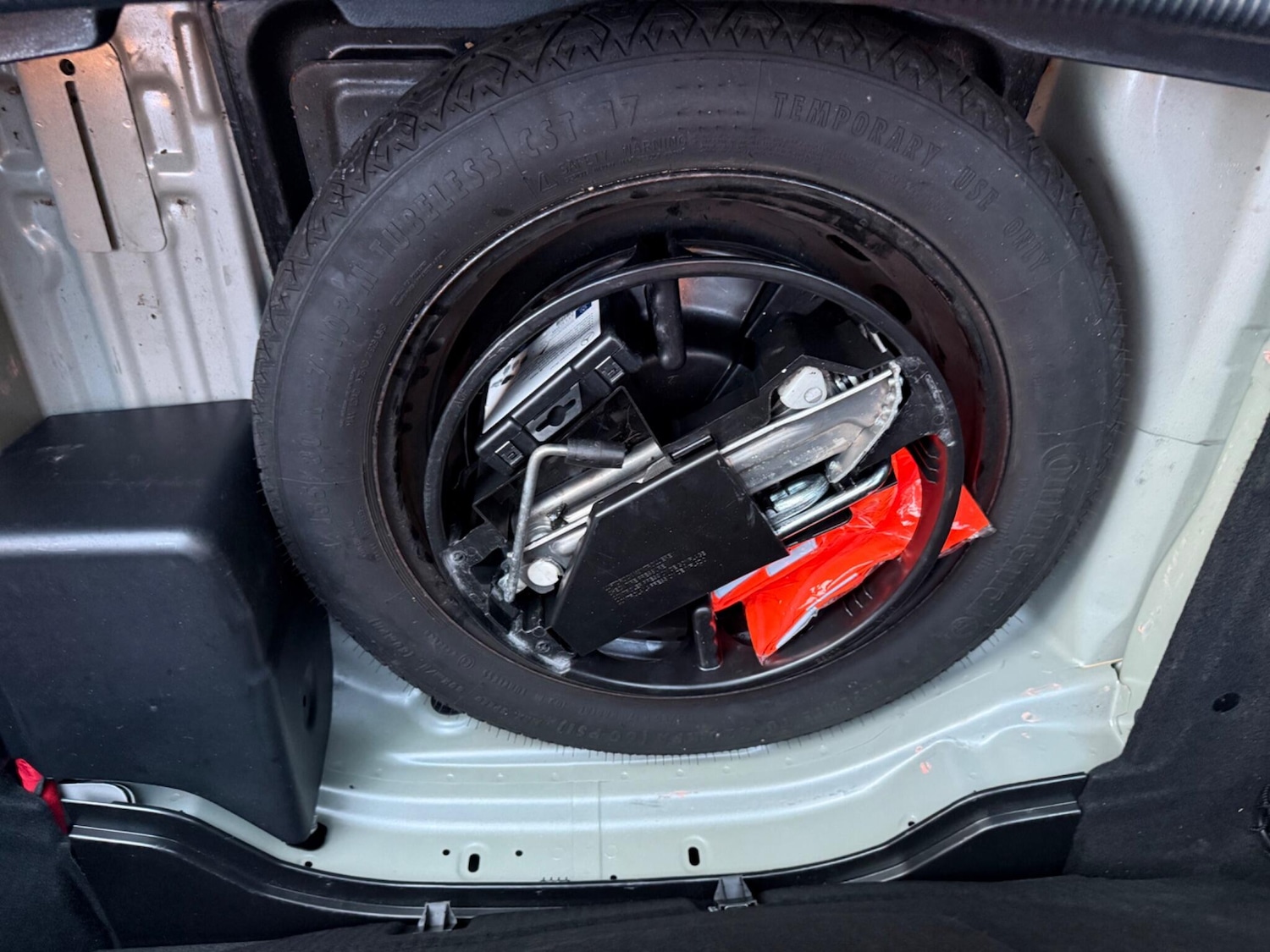 Used Mercedes-Benz E Class 2013 for sale - 76671389: Photo 43