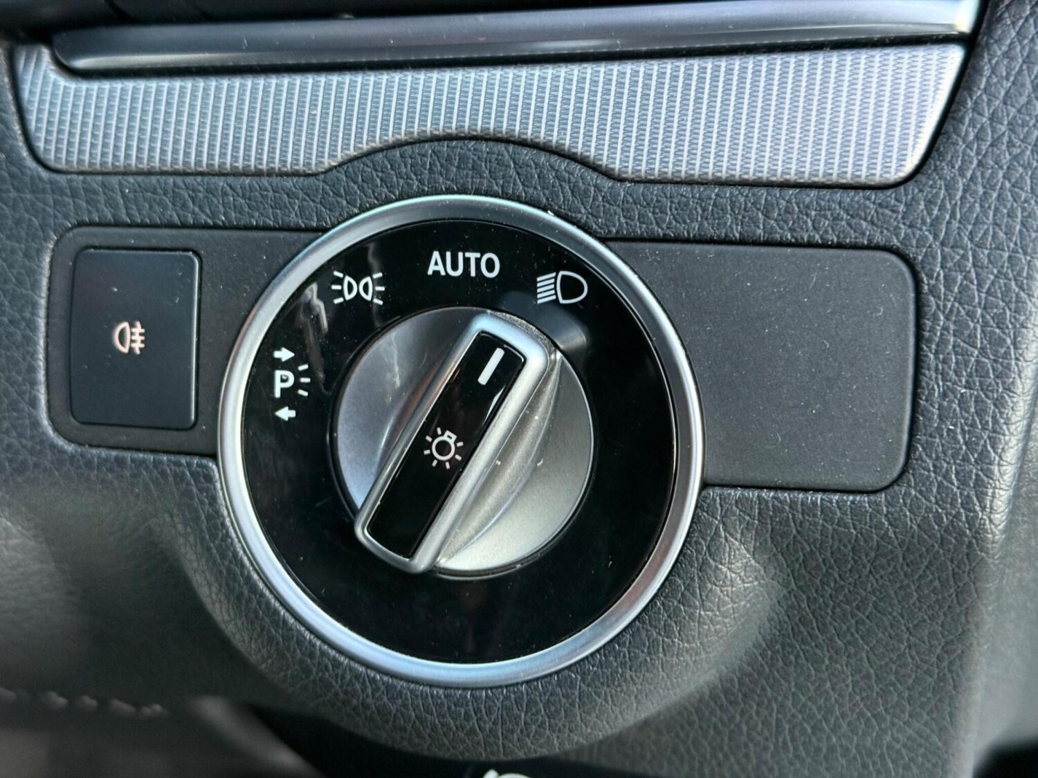 Used Mercedes-Benz E Class 2013 for sale - 77590419: Photo 17