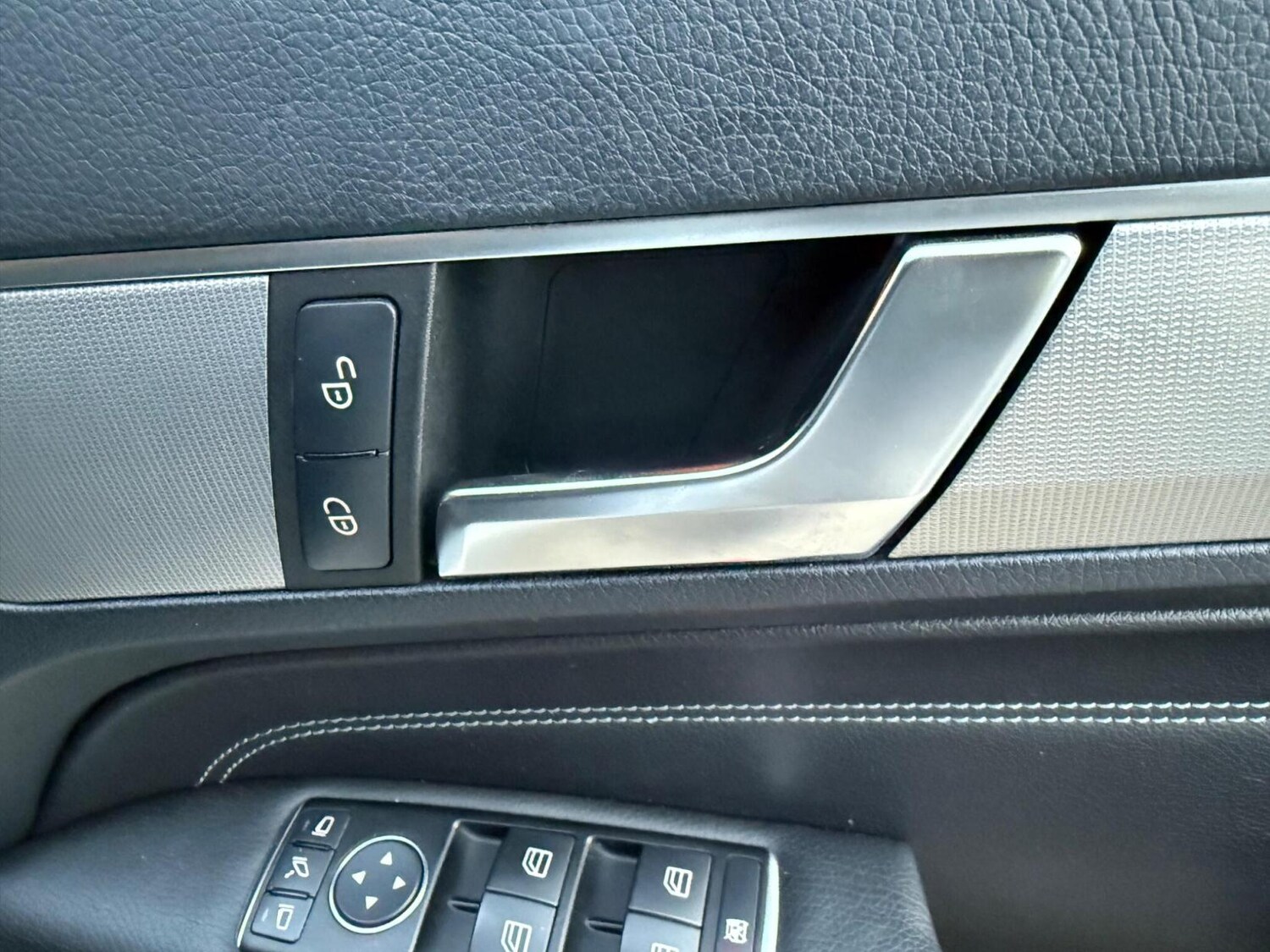 Used Mercedes-Benz E Class 2013 for sale - 77590419: Photo 25