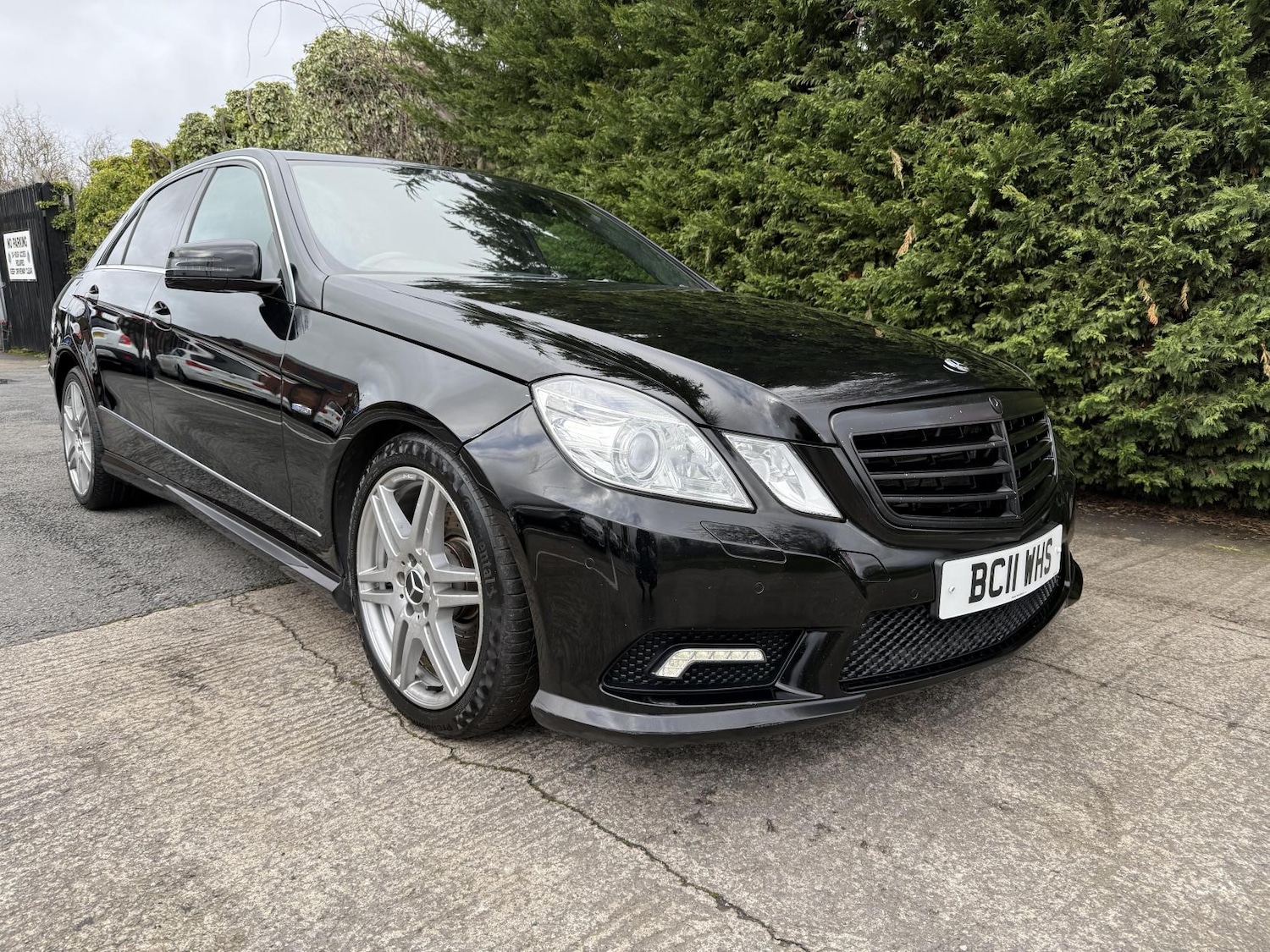 Used Mercedes-Benz E Class 2011 for sale - 77725415: Photo 2