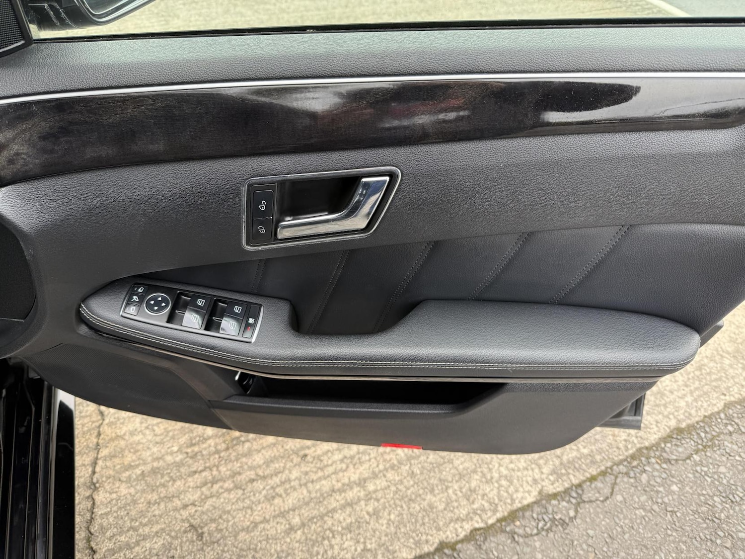 Used Mercedes-Benz E Class 2011 for sale - 77725415: Photo 25