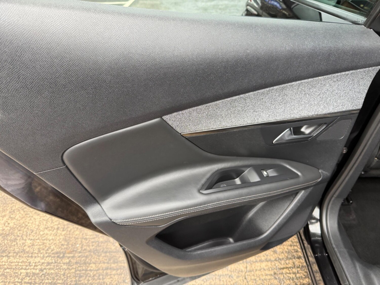 Used Peugeot 3008 2017 for sale - 77510902: Photo 21