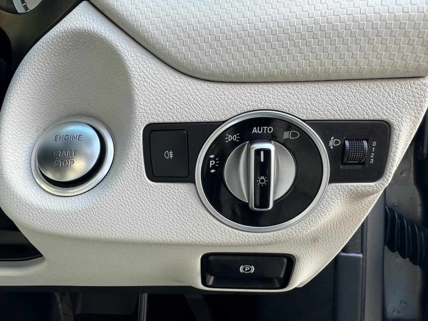 Used Mercedes-Benz A-Class 2015 for sale - 77057170: Photo 20