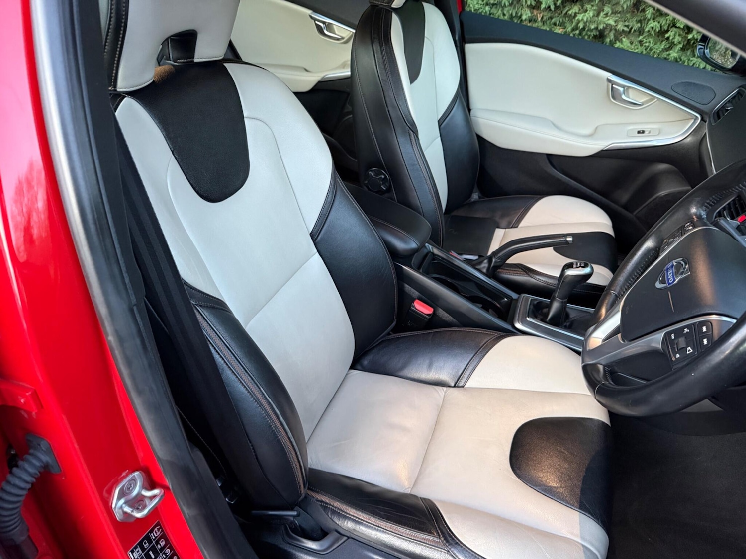 Used Volvo V40 2015 for sale - 76671667: Photo 10