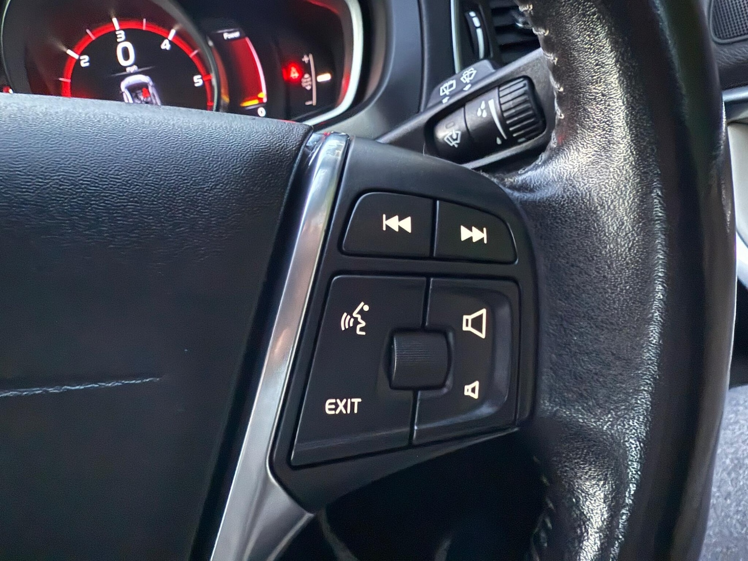 Used Volvo V40 2015 for sale - 76671667: Photo 13