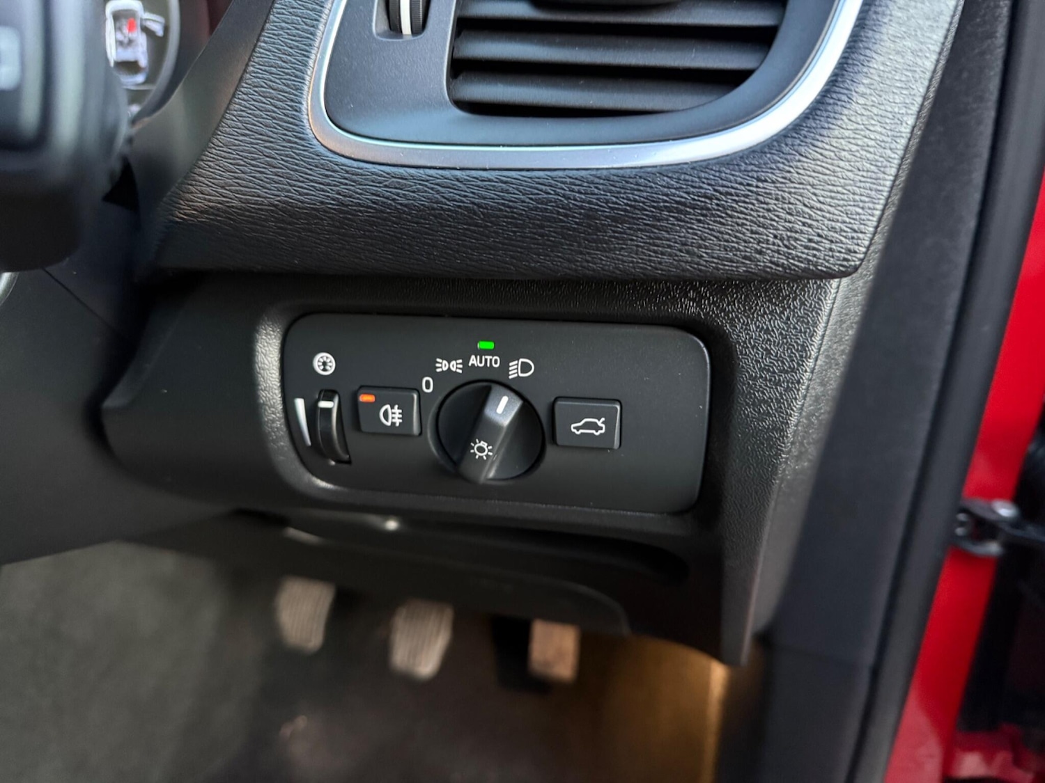 Used Volvo V40 2015 for sale - 76671667: Photo 18