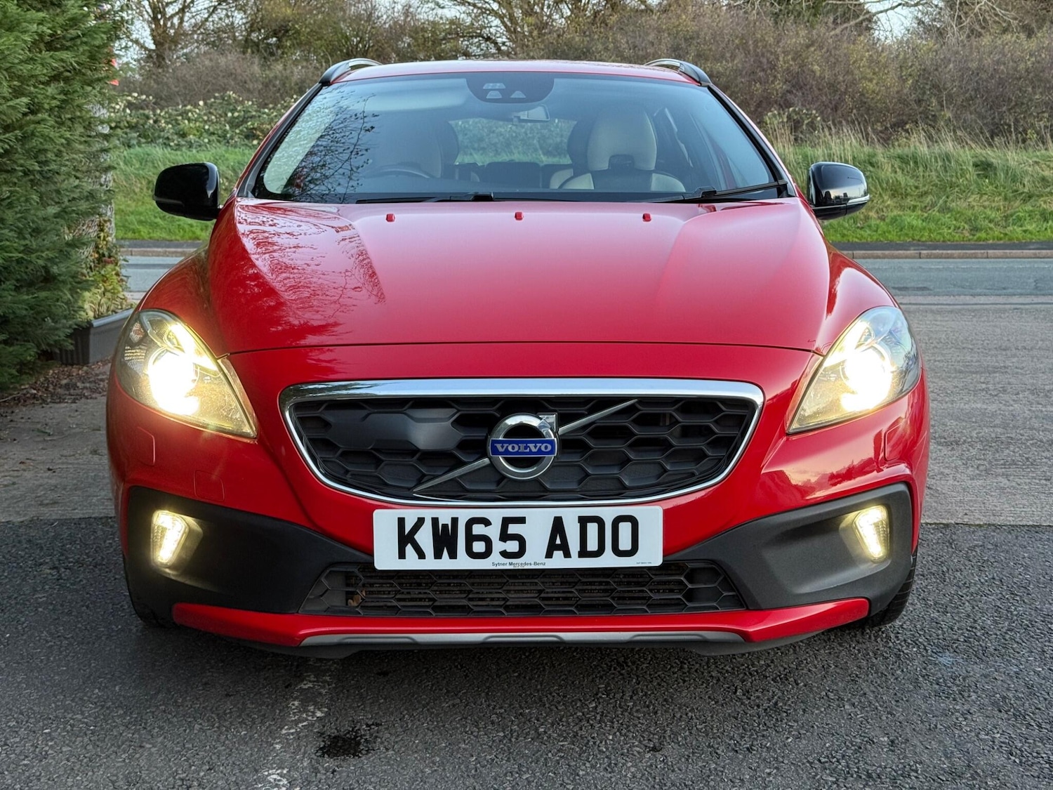 Used Volvo V40 2015 for sale - 76671667: Photo 2